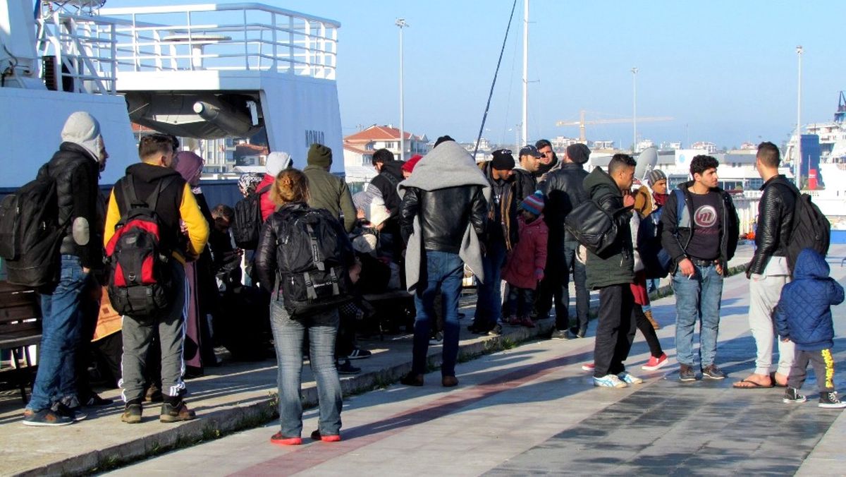 Çeşme\'de 46 Sığınmacı Yakalandı