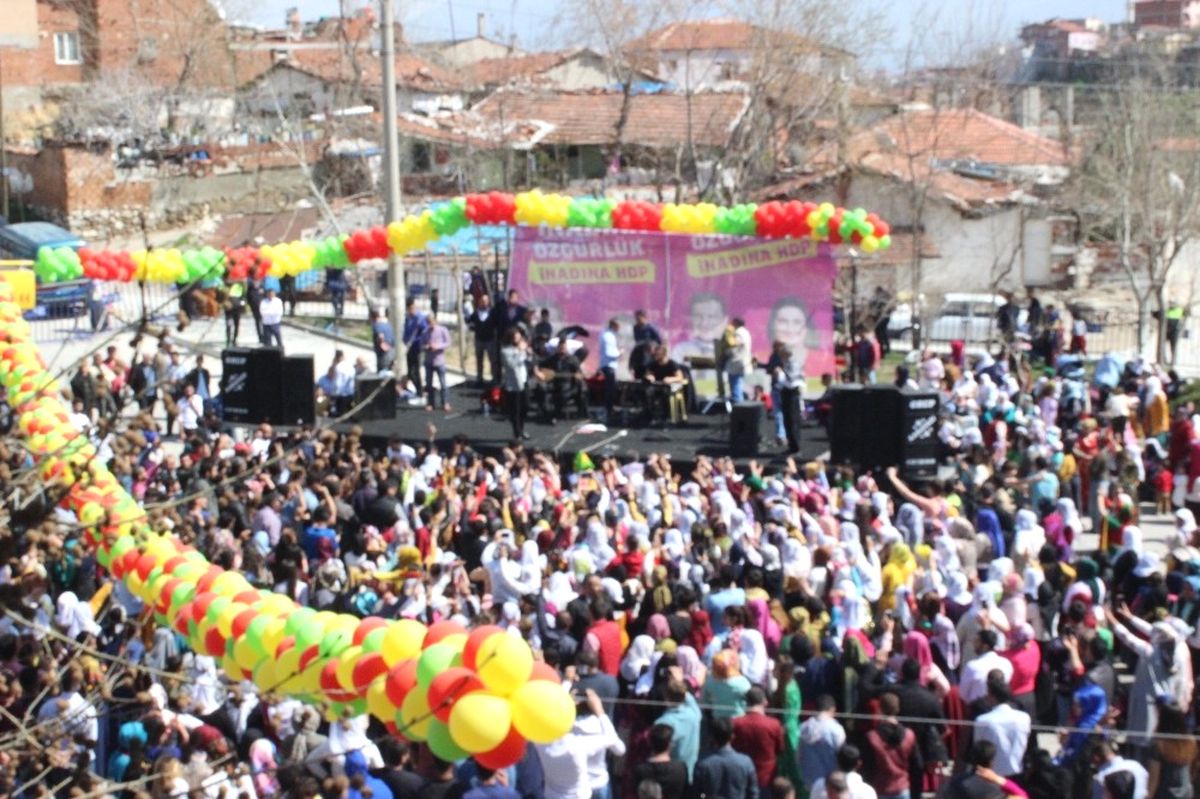 Denizli\'de Nevruz Halaylar ve Şarkılar Eşliğinde Kutlandı