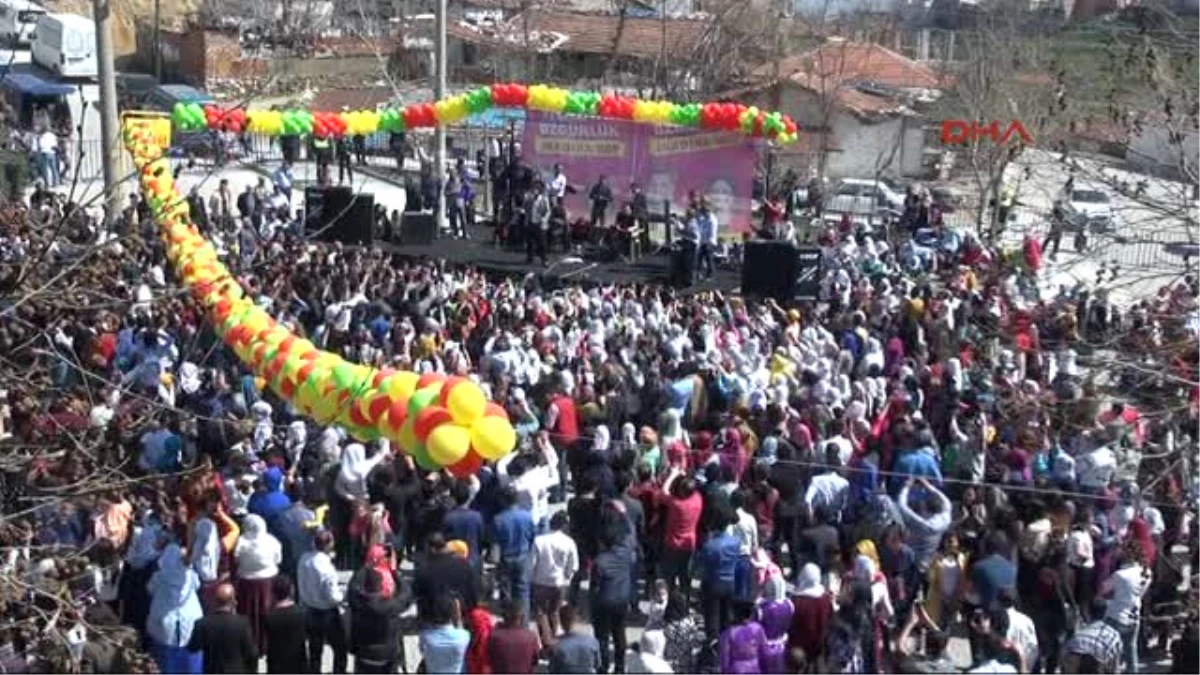 Denizli\'de Nevruz Kutlandı