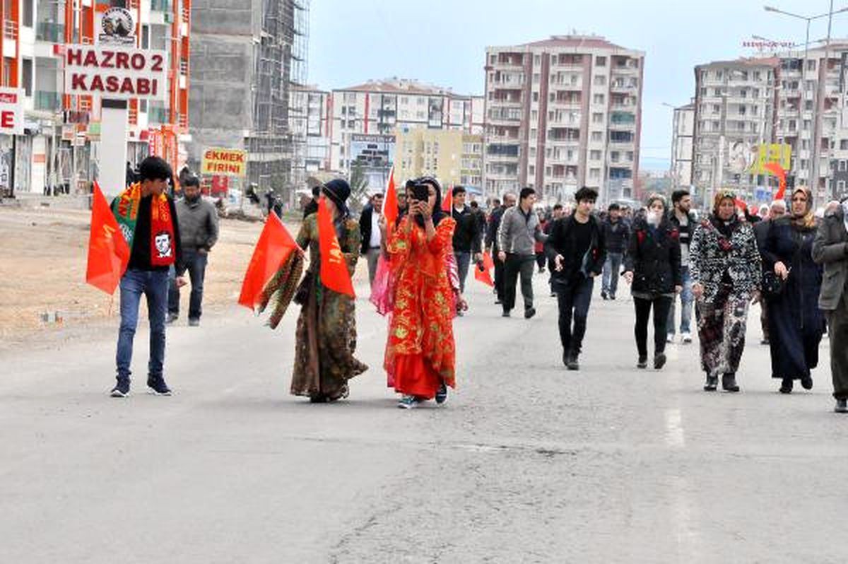 Diyarbakır\'da Nevruz Alanına Bıçakla Girmek İsteyen 1 Kişi Vuruldu-ek Görüntü