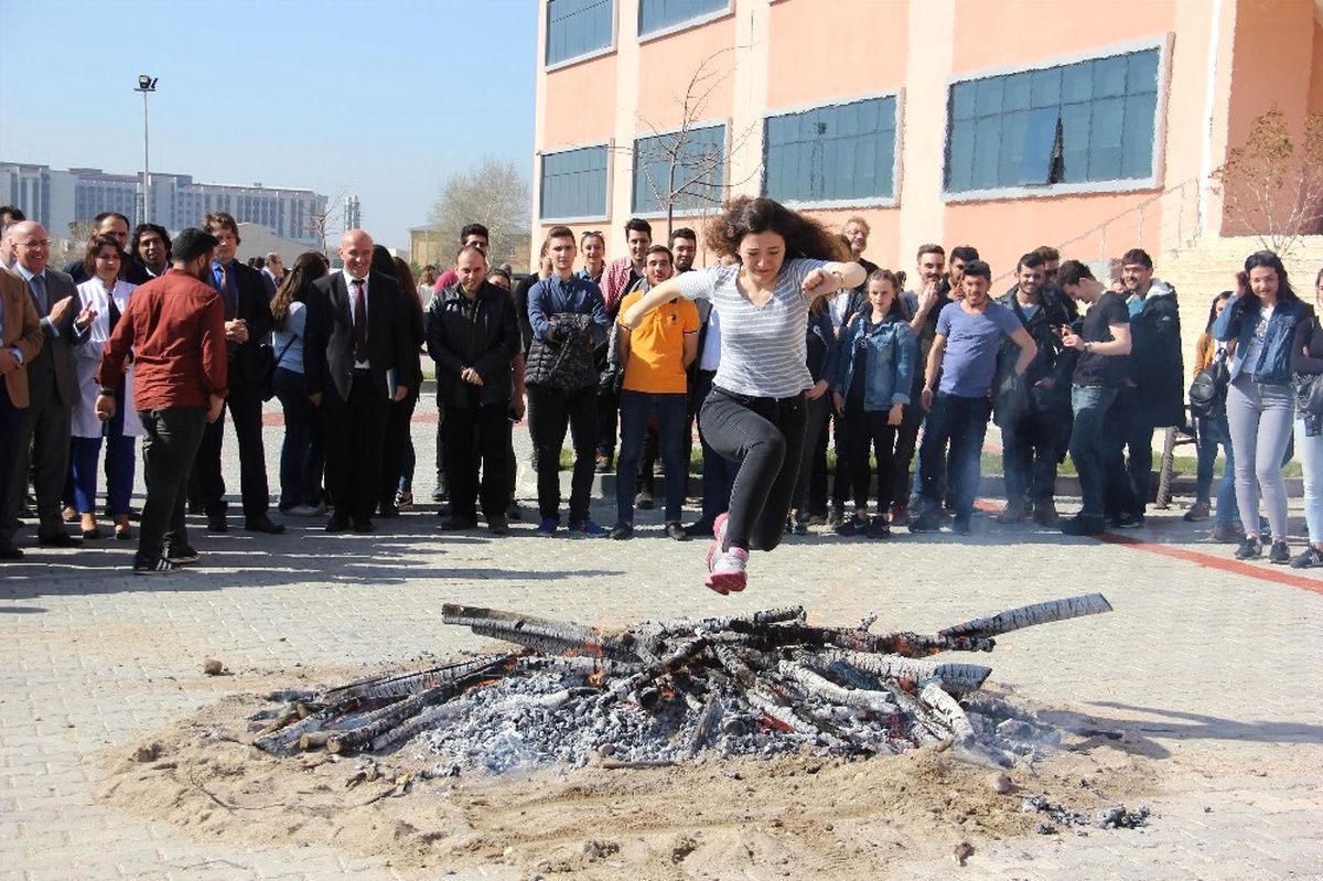 Edirne\'de Nevruz Ateşi Yakıldı