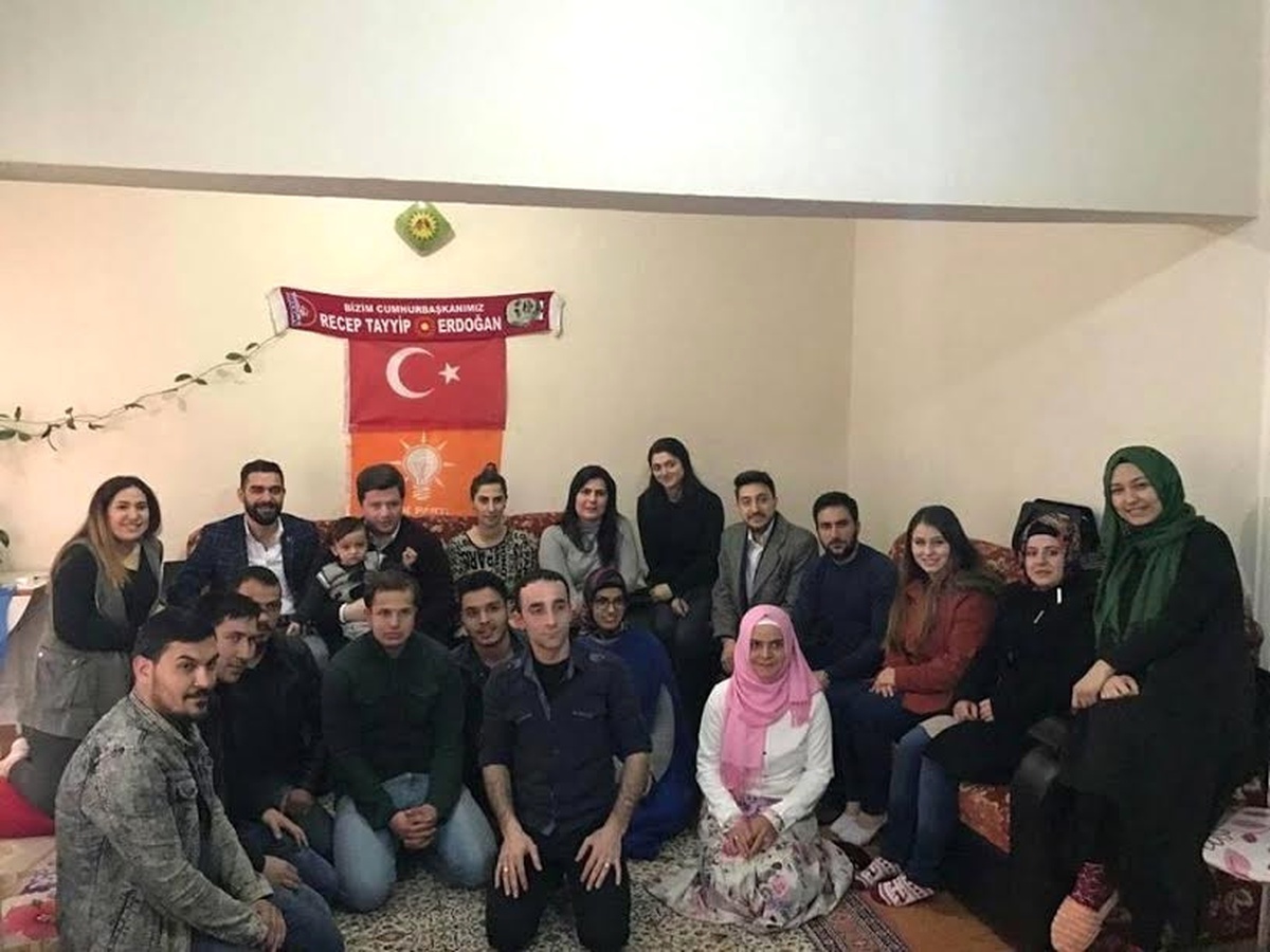 Eskişehir AK Parti Gençlik Kolları Mahalle Ziyaretlerine Devam Ediyor
