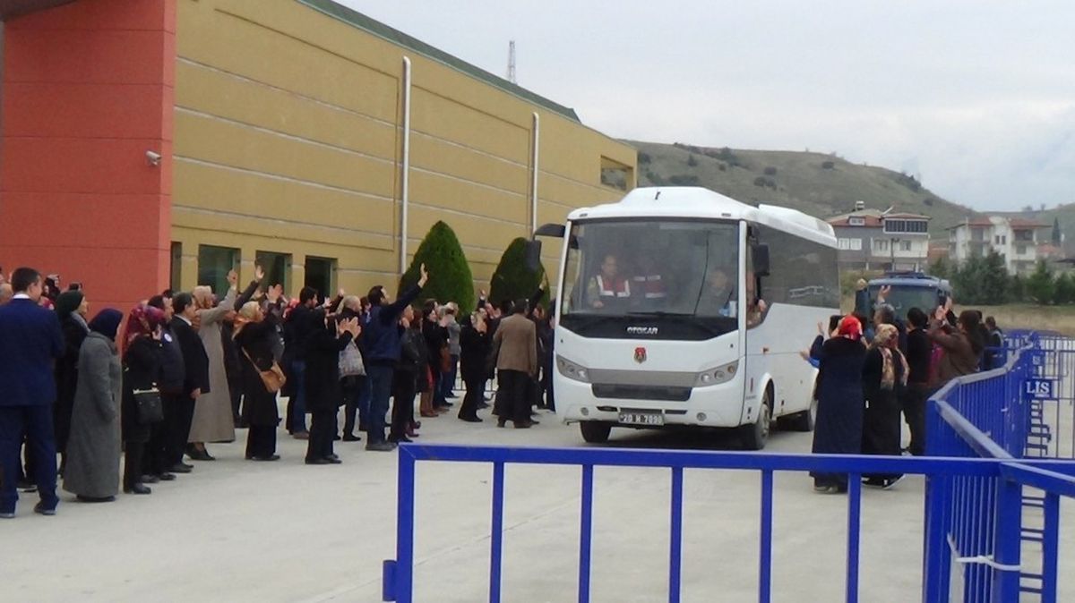 Fetö\'den Tahliye Edilen 22 Kişiden 9\'u Savcılık İtirazıyla Tutuklandı