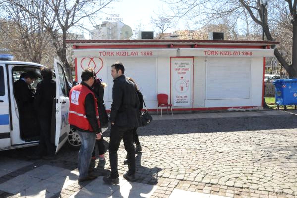 Gaziantep\'te, Kızılay\'ın Kan Toplama Birimine Hırsızlar Girdi