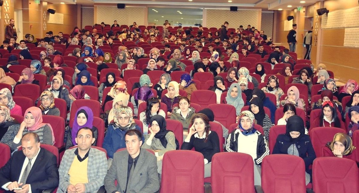 Genç\'te, Lise Son Sınıf Öğrencilerine Üniversite Anlatıldı