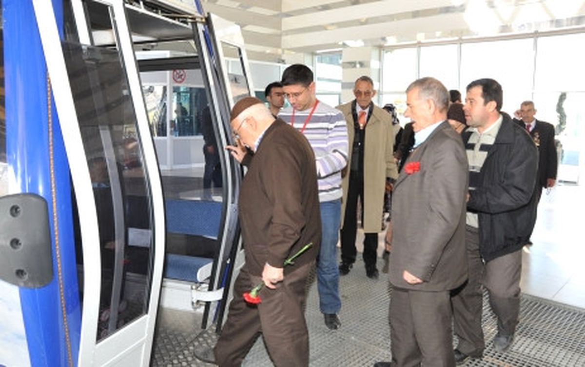 Huzurevi Sakinleri Teleferiğe Bindi