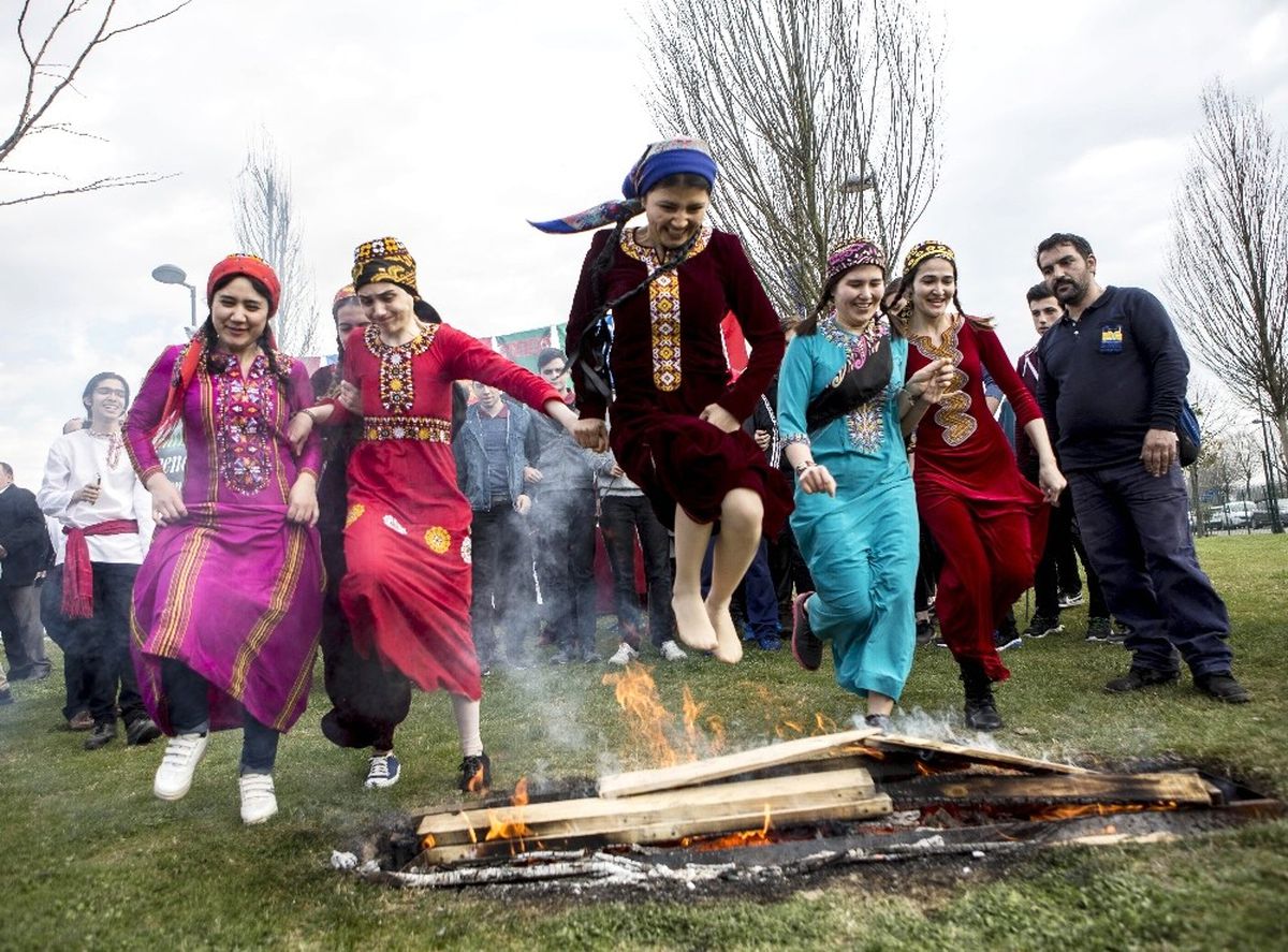 İstanbul\'daki Nevruz Kutlamaları Renkli Görüntülere Sahne Oldu
