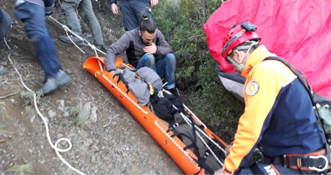 Kayalık Alana Çakılan Paraşütçü Helikopterle Kurtarıldı