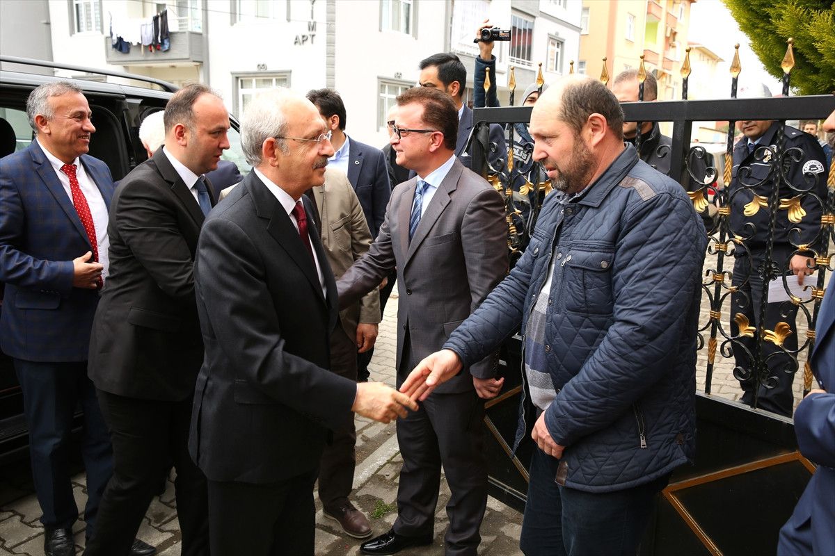 Kılıçdaroğlu\'ndan Şehit Ailesine Ziyaret