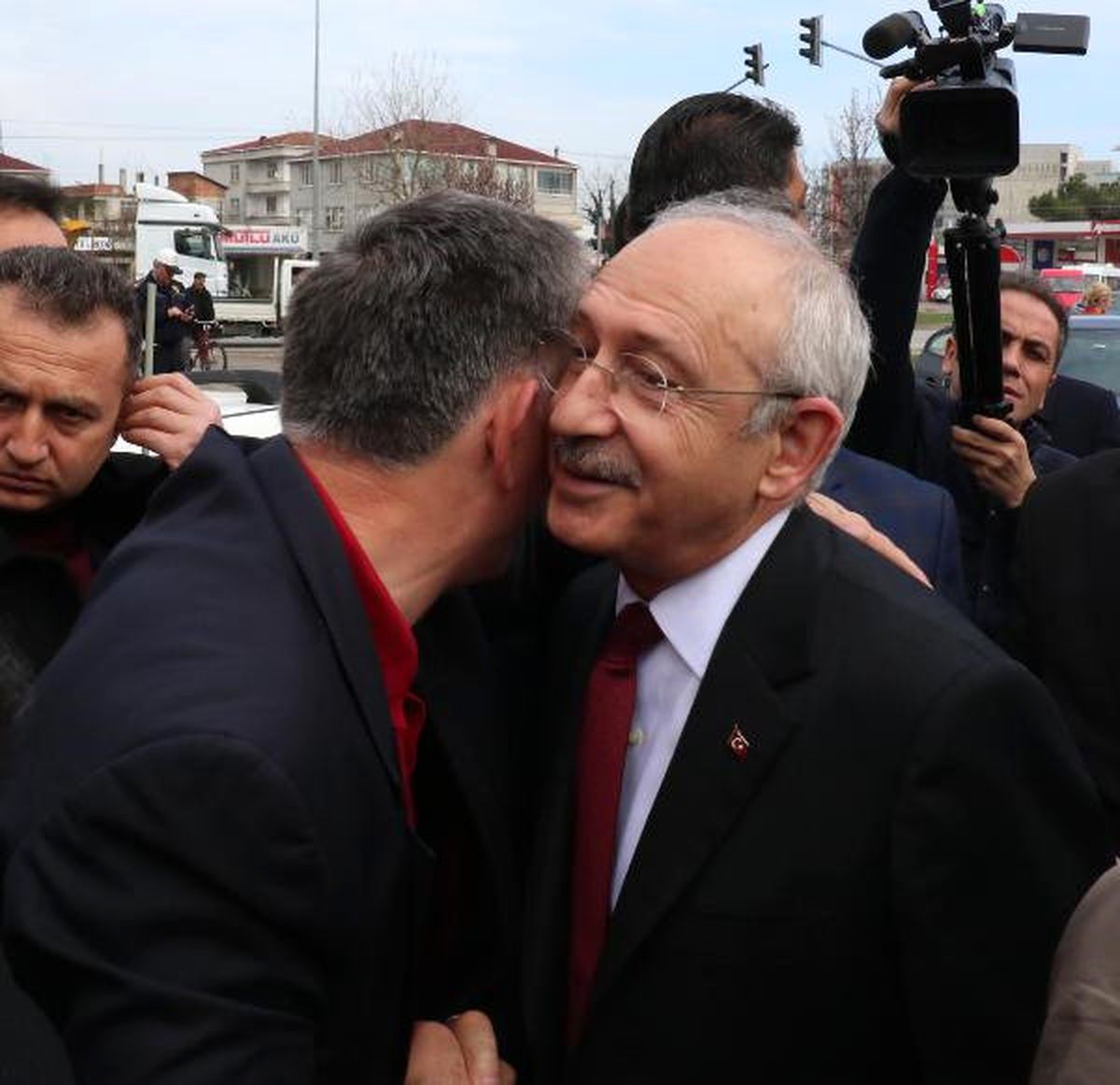 Kılıçdaroğlu\'ndan Şehit Ailesine Ziyaret