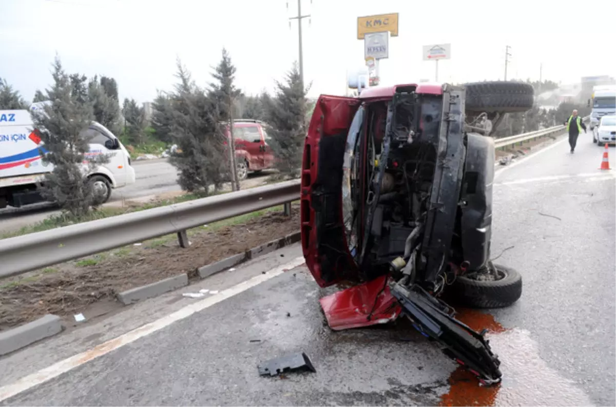 Kocaeli\'de Trafik Kazası: 4 Yaralı