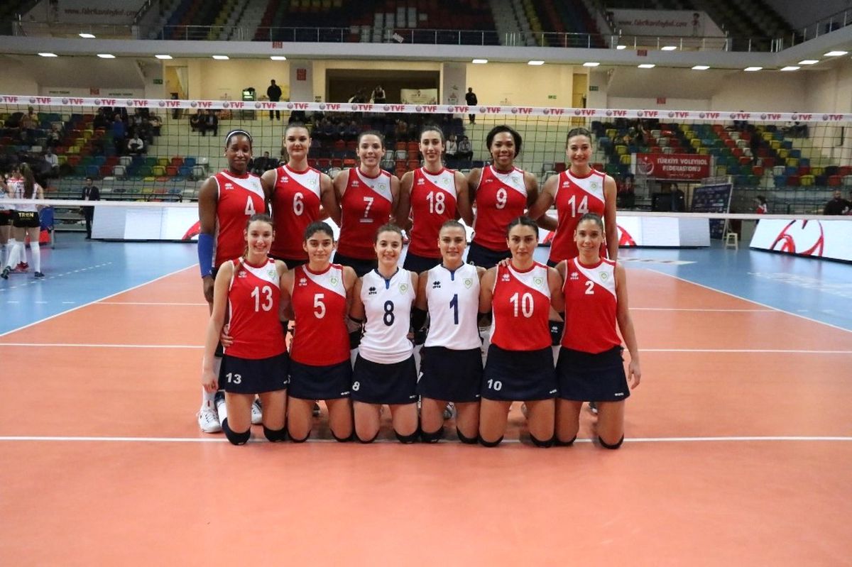 Manisa\'nın Sultanları Yarı Finale Kayıpsız Başladı