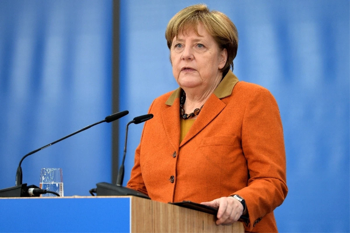 Merkel: Nazi Kıyaslamaları Son Bulmalı; Amasız, Fakatsız