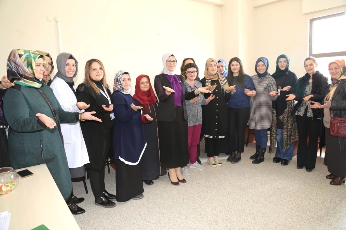 Milletvekili Katırcıoğlu\'na İşaret Dili Kursiyerlerinden Duygulandıran Sürpriz