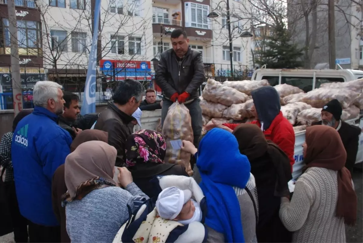 Mültecilere Patates Yardımı