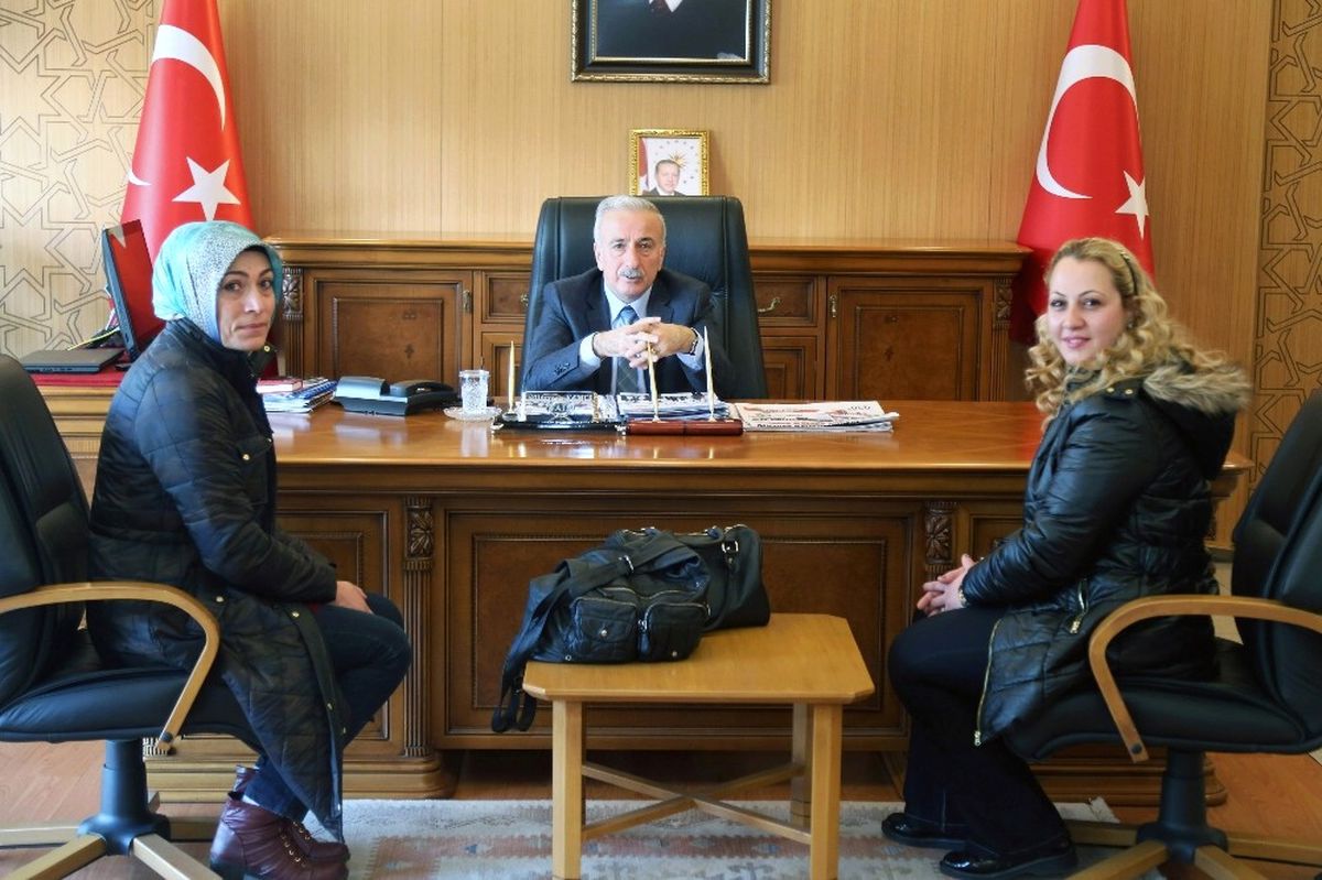 Öğrenci Velileri Vali Kamçı\'yı Makamında Ziyaret Etti