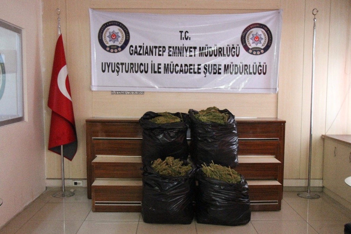 Polisten Uyuşturucu Tacirlerine Büyük Darbe