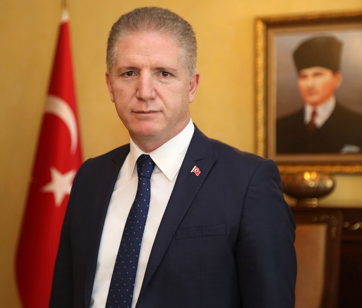 Sahte Vali Baltayı Taşa Vurdu