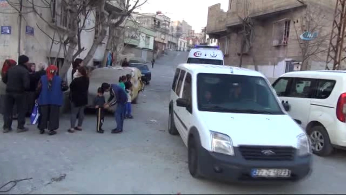 Salıncak İpini Çözerken İp Boğazına Dolandı