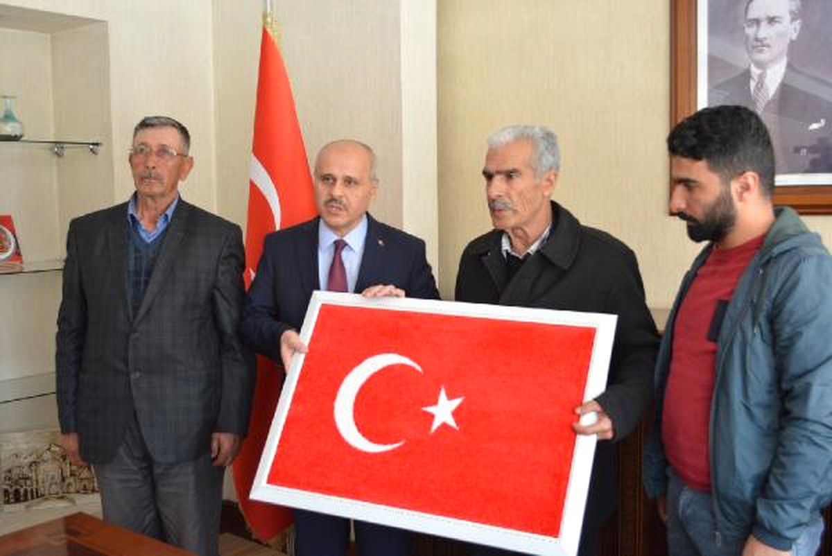 Şehit Polis Sekin\'in Babası, Halisdemir\'in Kabrini Ziyaret Etti