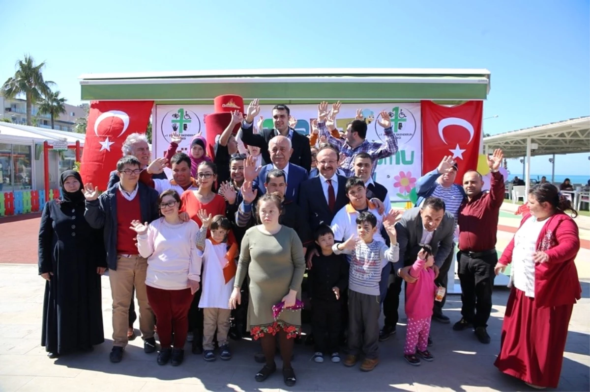 Seyfi Dingil Down Sendromlu Çocukların Mutluluklarına Ortak Oldu