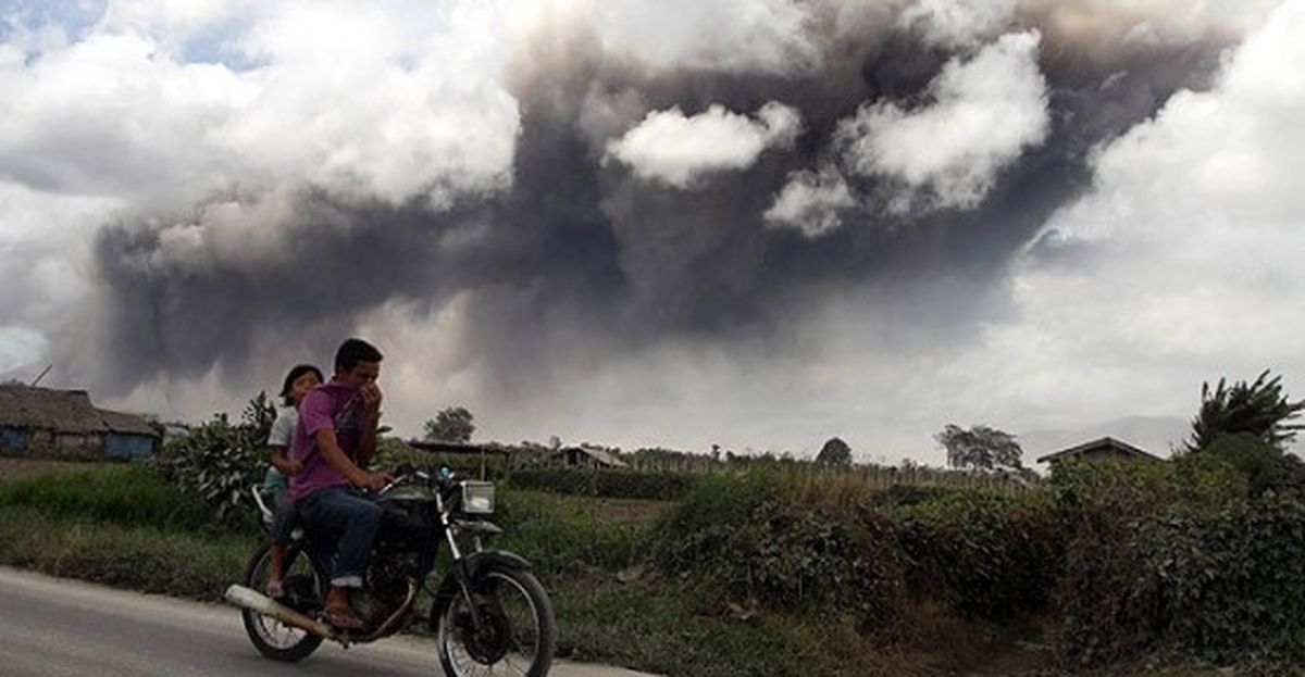Sinabung Yanardağı\'na Yakın Olan Köyler Terk Edildi