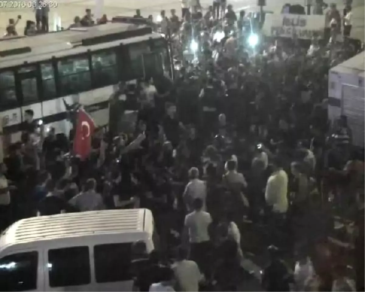 Taksim\'i İşgale Giden Darbeciler Hakkında 3\'er Kez Ağırlaştırılmış Müebbet İstendi