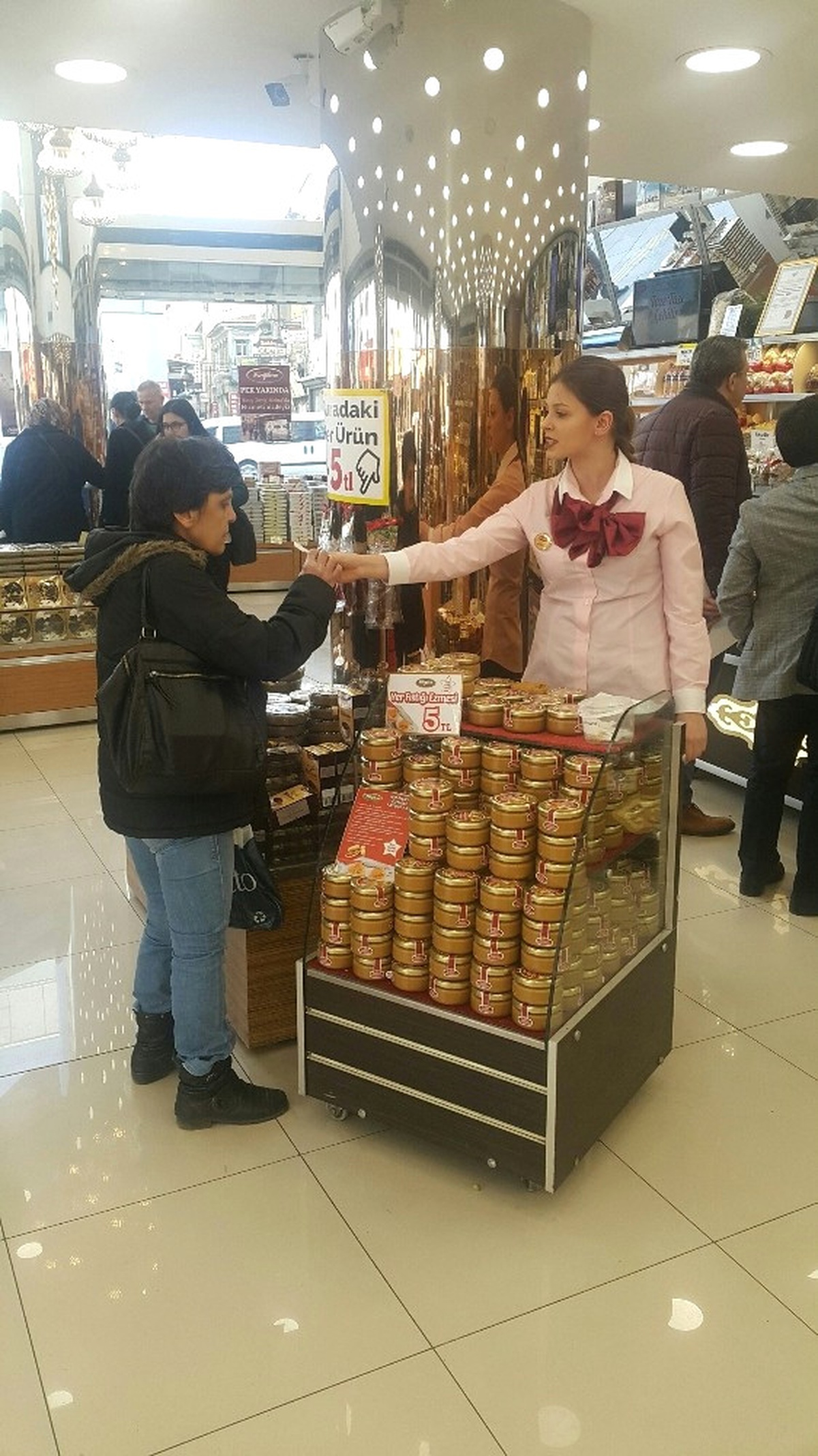 Tuğba Kuruyemiş\'in Yeni Ürünü Fıstık Ezmesi Stantlarda Yerini Aldı