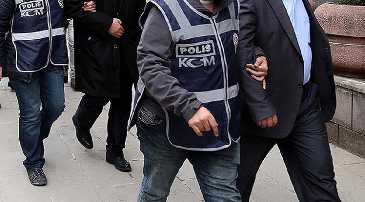 Uşak\'taki Fetö/pdy Operasyonunda 6 Tutuklama