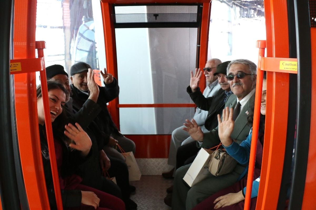 Yaşlılar Antalya\'yı Tünektepe\'den Seyretti