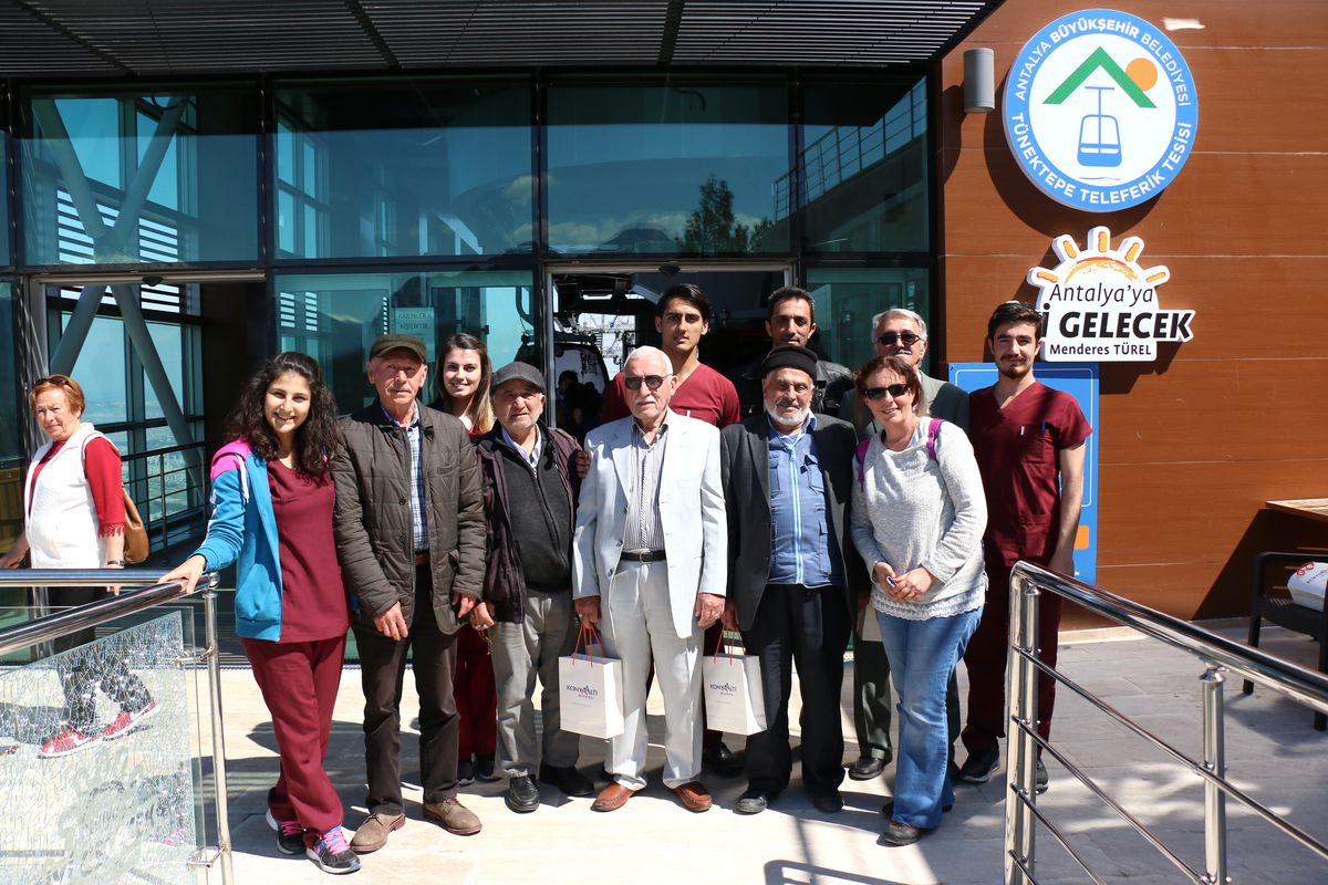 Yaşlılar Antalya\'yı Tünektepe\'den seyretti