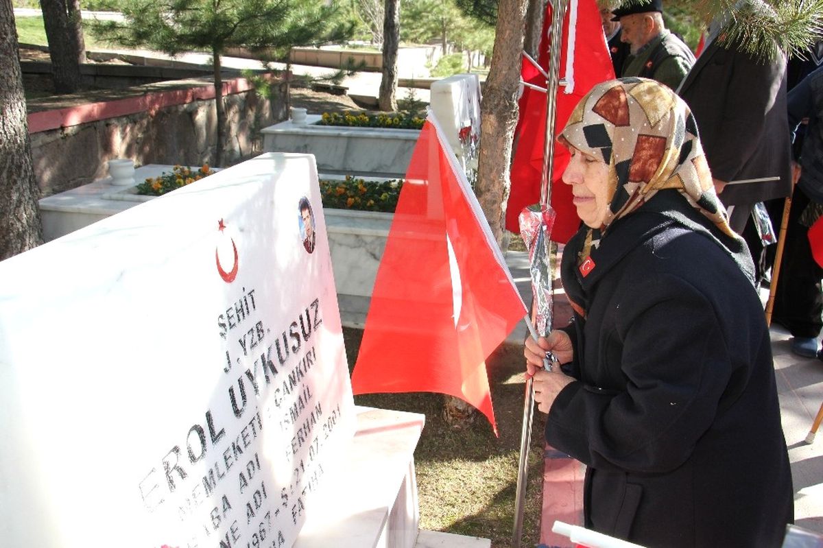 Yaşlılardan Şehitlere Vefa Ziyareti