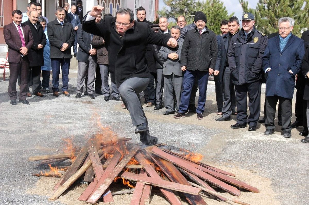 Yozgat\'ta Nevruz Ateşi Yakıldı