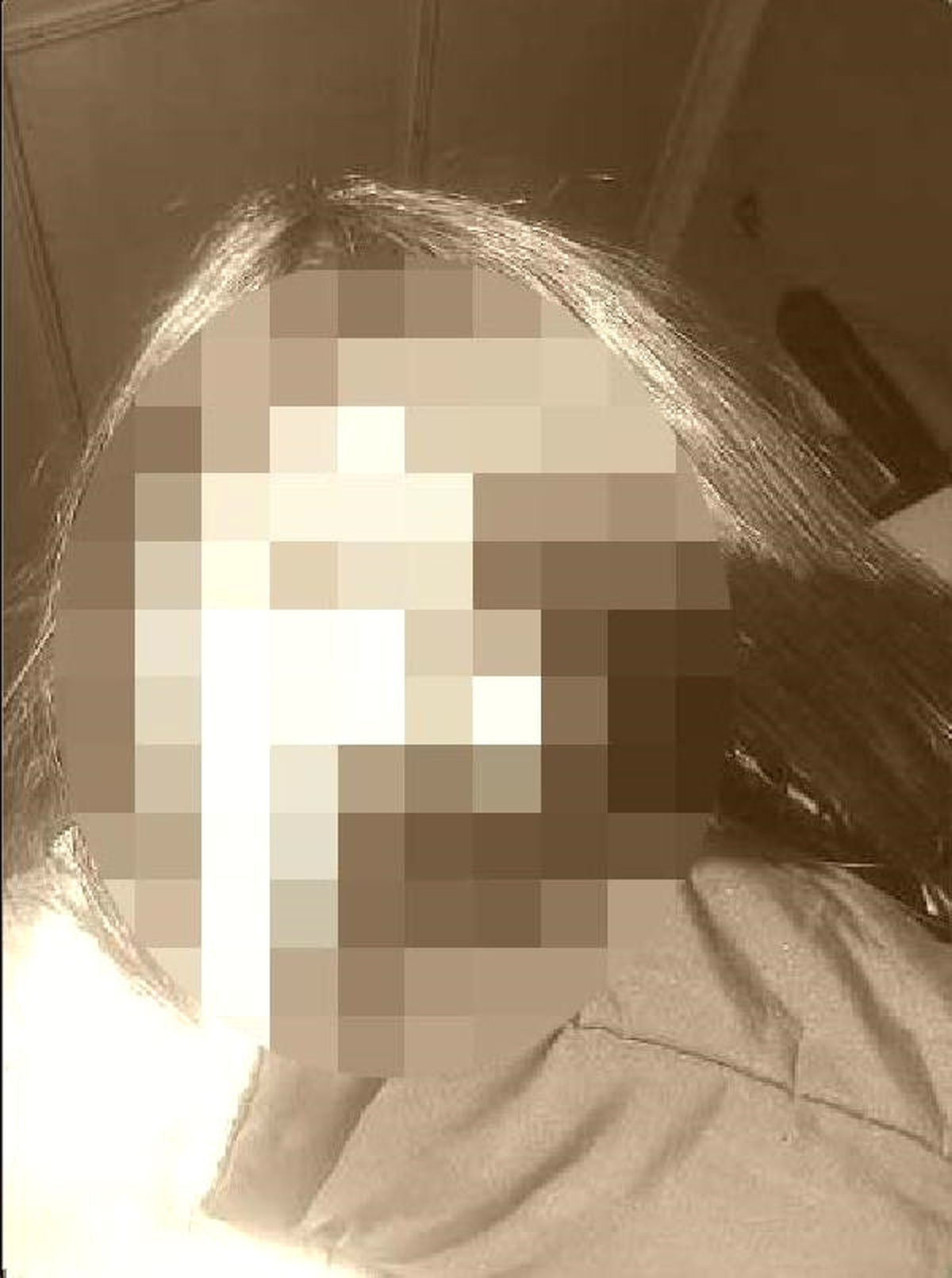 13 Yaşındaki Kızın Yarı Çıplak Fotoğraflarını Çekmiş
