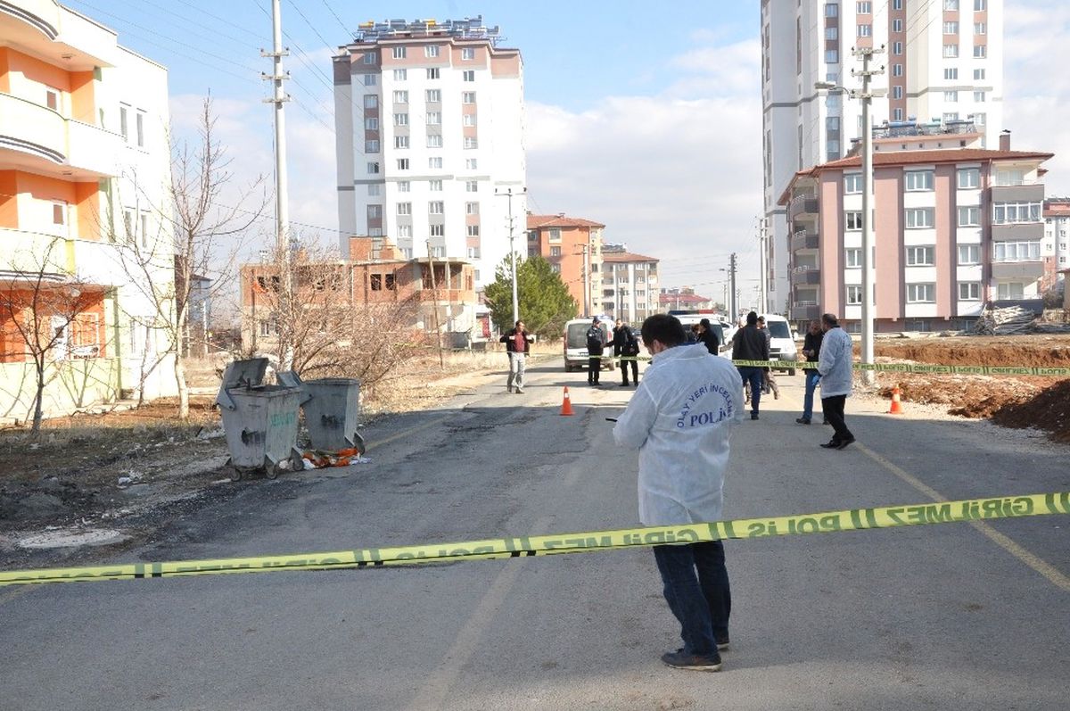 2 Günlük Bebeği Çöp Konteynerine Attılar