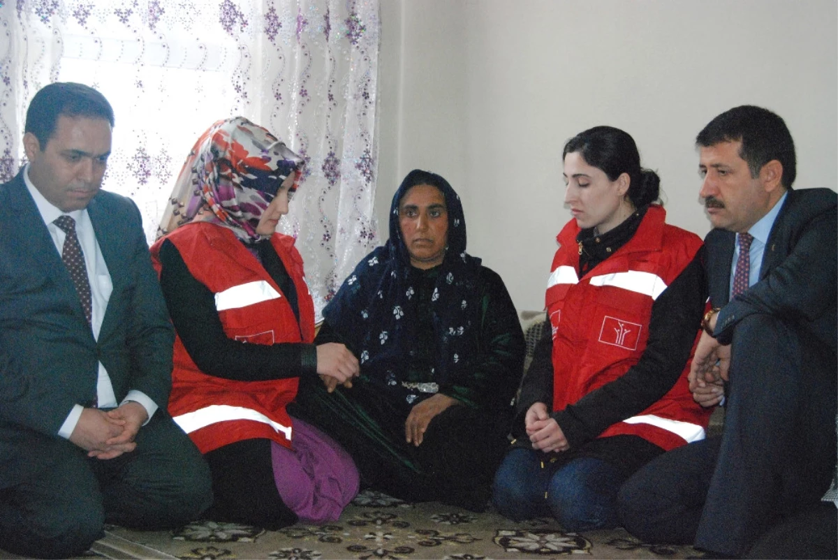 Acı Haberi Alan Şehit Annesi Dondu Kaldı