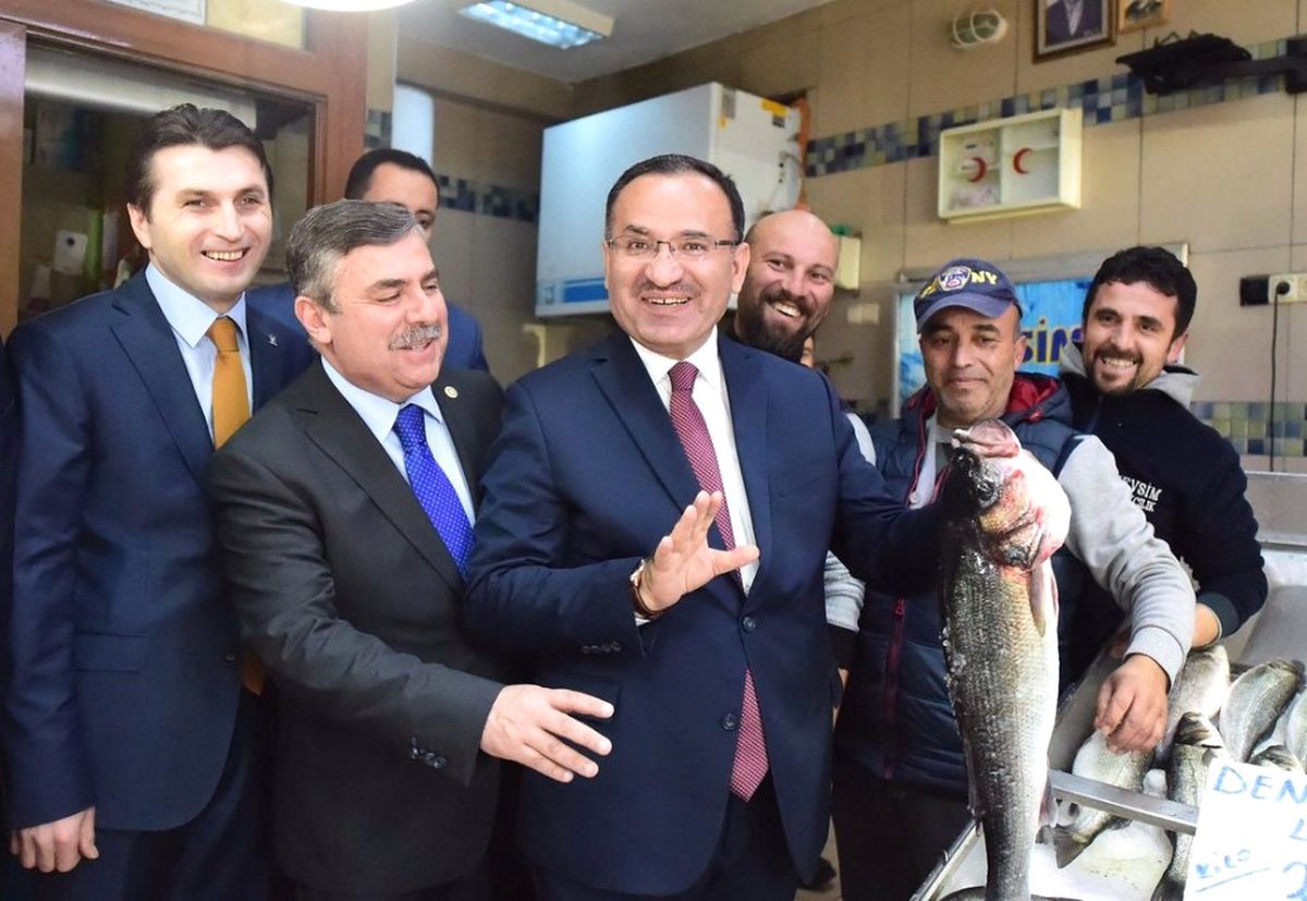Adalet Bakanı Bozdağ Sinop\'ta Balıkçı Esnafını Ziyaret Etti