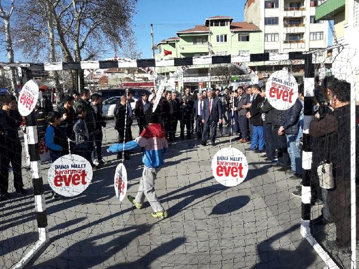 AK Parti Organizasyonunda \'Evet\' Penaltısı