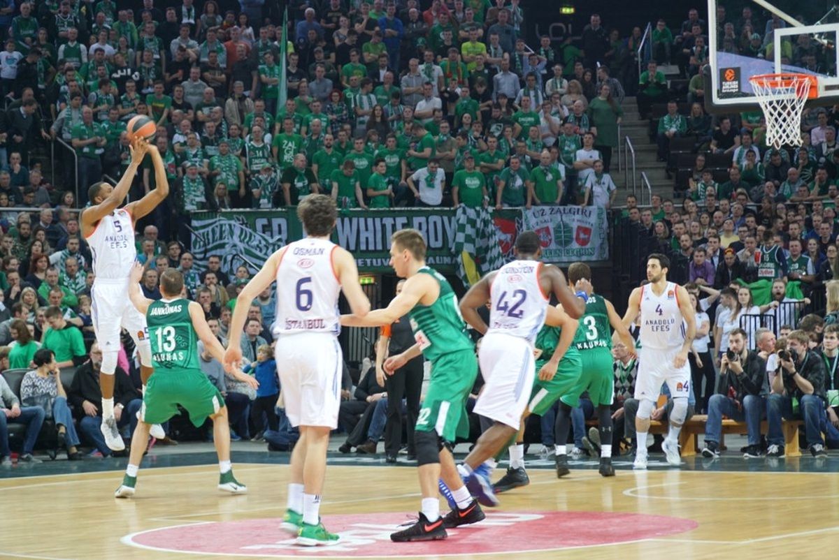 Anadolu Efes Play-off Yolunda Bir Engeli Daha Aştı