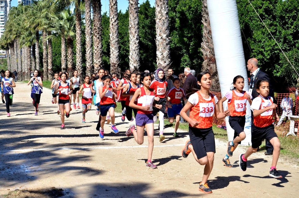 Atletizm Geliştirme Projesi Grup Müsabakaları Adana\'da Yapıldı