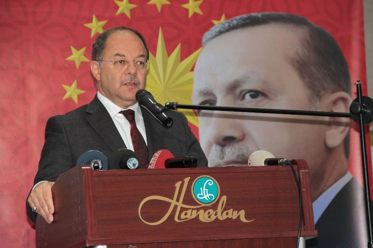 Bakan Akdağ: "Almanya\'da ve Hollanda\'daki Politikacıların Büyük Bir Kısmı Sınıfta Kaldı"