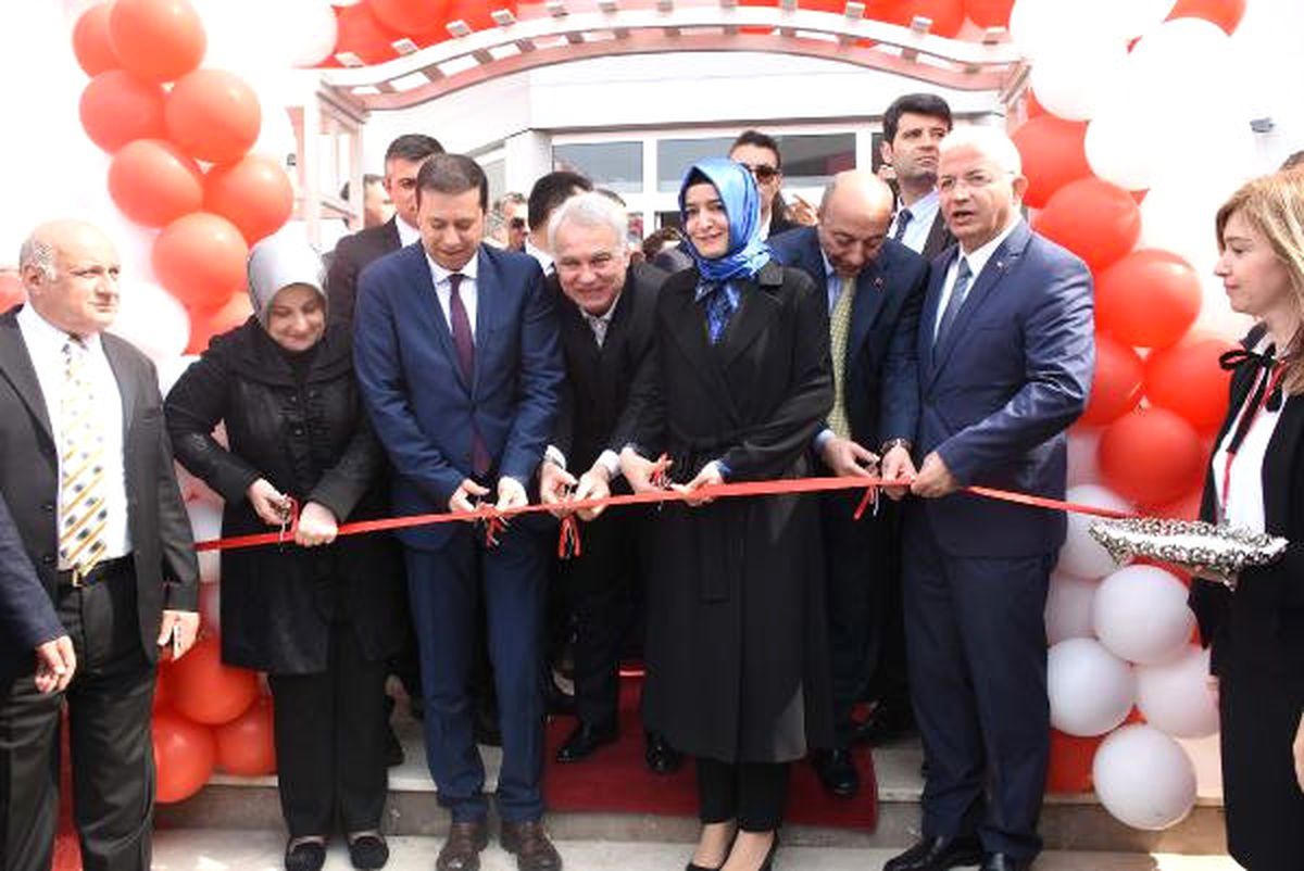Bakan Kaya, Hollanda\'yı Suçladı: Kadın Bakana İnsanlık Dışı Uygulamalarda Bulundu
