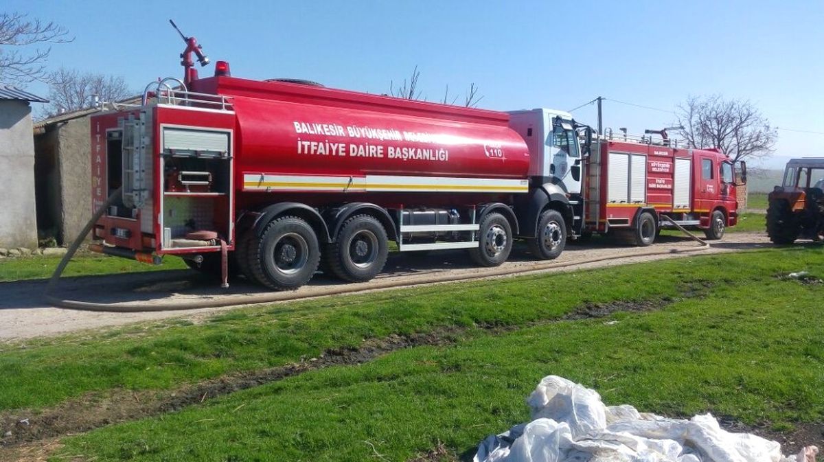 Bandırma\'da Samanlık Yangını