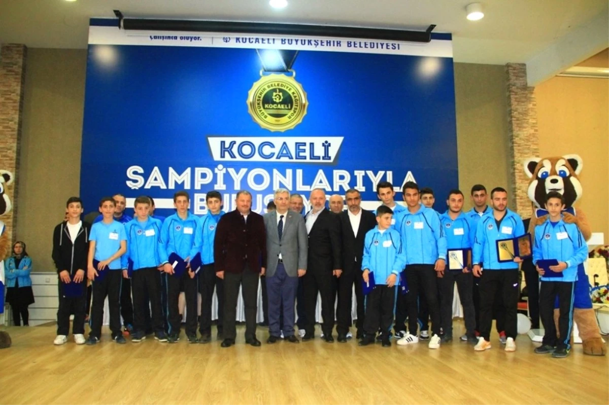Başkan Karaosmanoğlu, Başarılı Sporcularla Buluştu