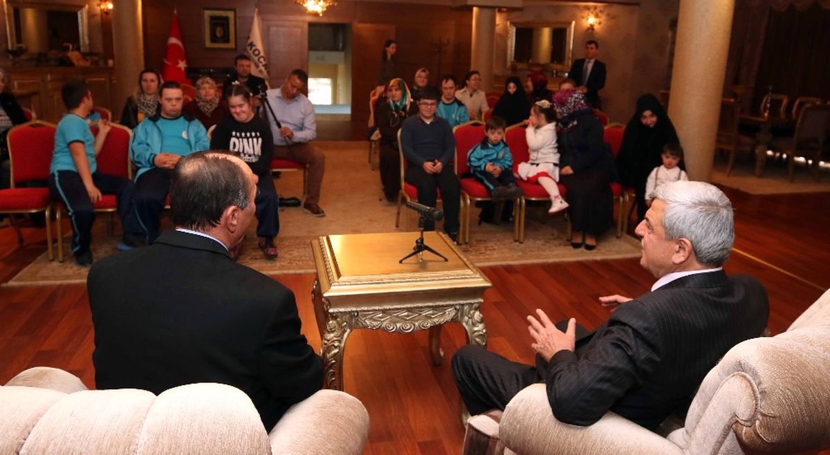 Başkan Karaosmanoğlu, Peteğim Özel Eğitim Kurumu Öğrencilerini Ağırladı