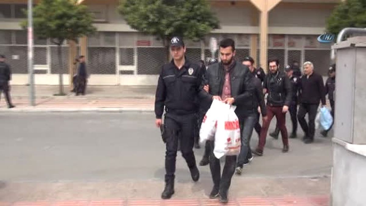Bylock\' Kullanan Polisler Adliyeye Çıkarıldı (2)