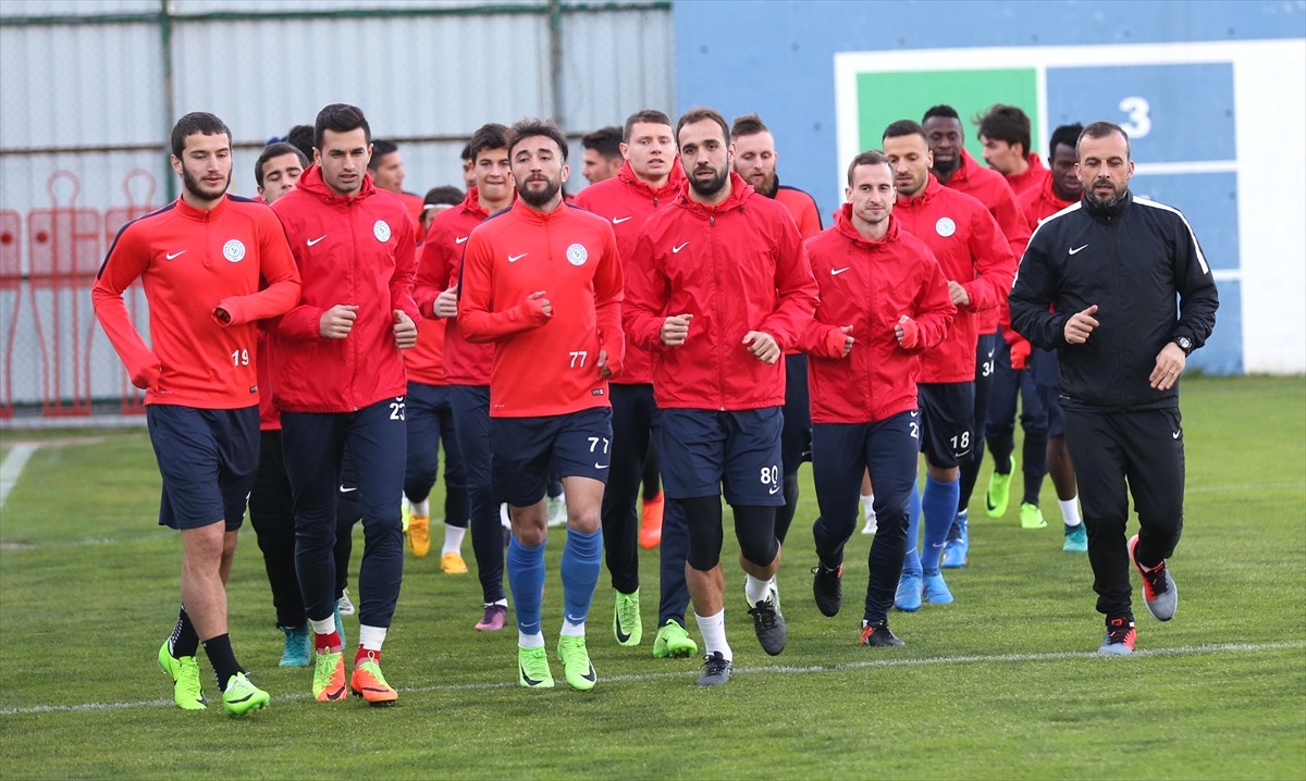 Çaykur Rizespor\'da Trabzonspor Maçı Hazırlıkları