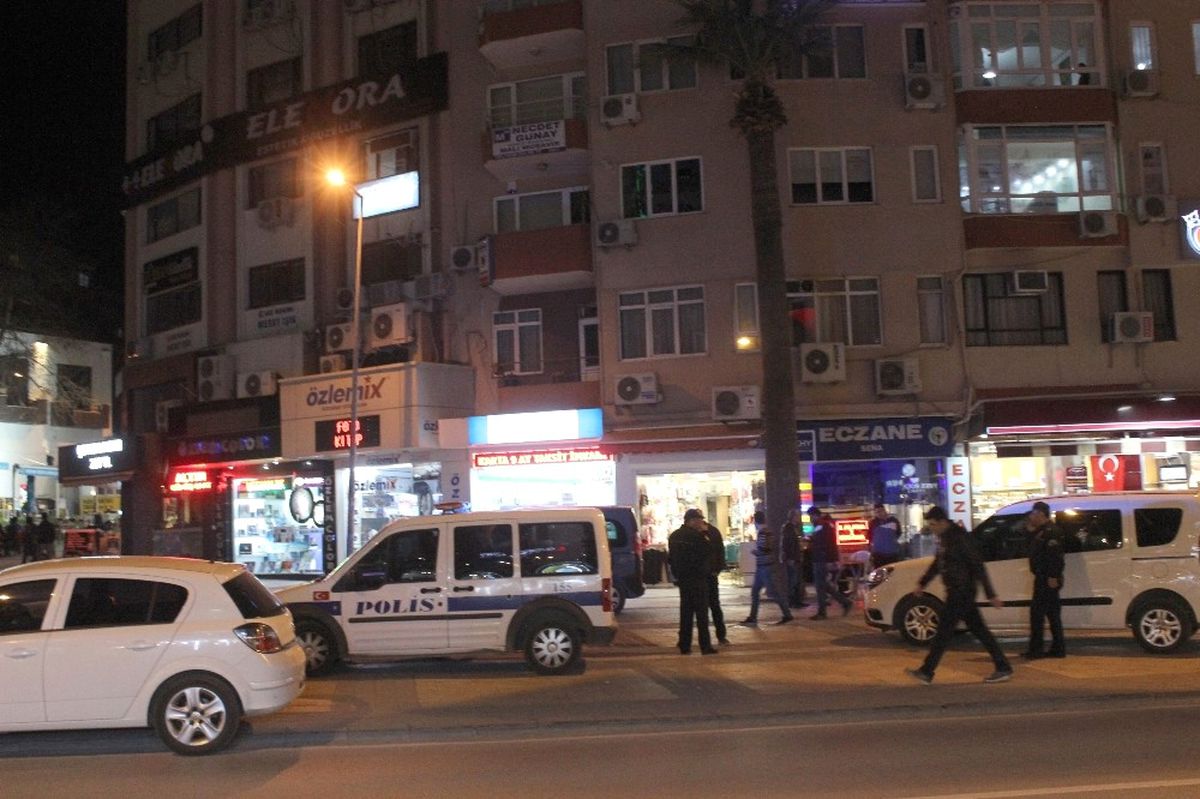 Dövmeci Dükkanını Kurşunladı