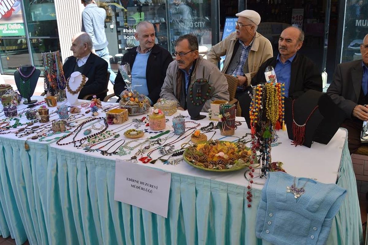 Edirne\'de Huzurevi Sakinlerinin Sergisi Beğeni Topladı