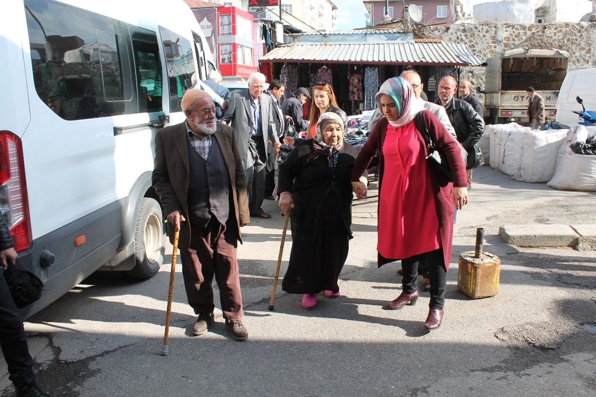 Huzurevi Sakinleri \'Recep İvedik\'i İzledi